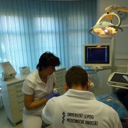 Zahnarztpraxis Dr. Ralph Meyer - Behandlung